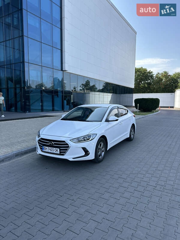 Hyundai Avante 2015