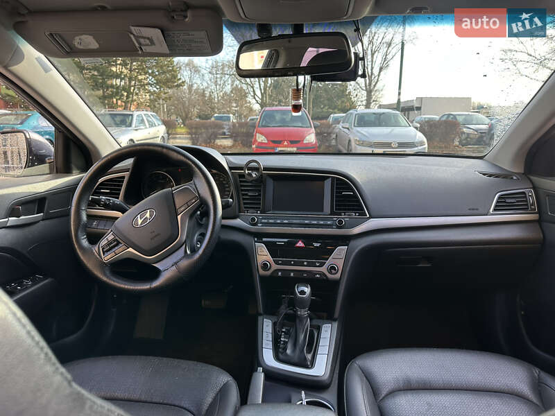 Седан Hyundai Avante 2016 в Ужгороді