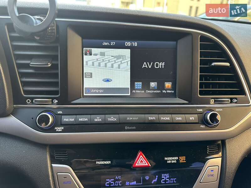 Седан Hyundai Avante 2016 в Ужгороді