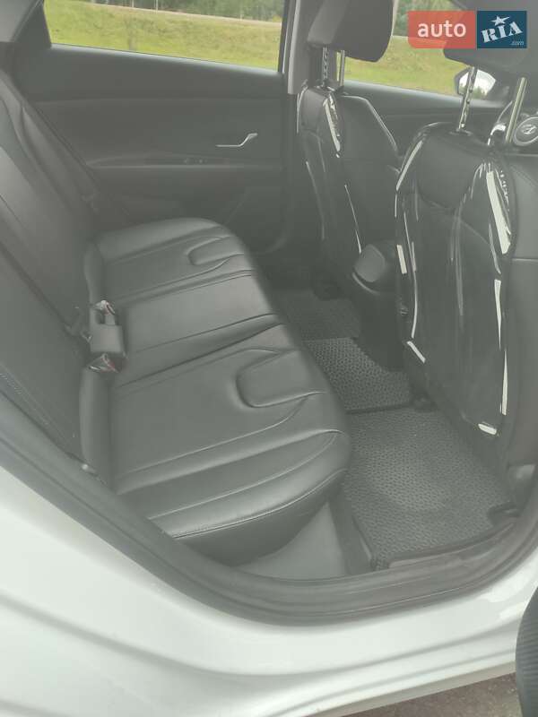 Седан Hyundai Avante 2021 в Овруче