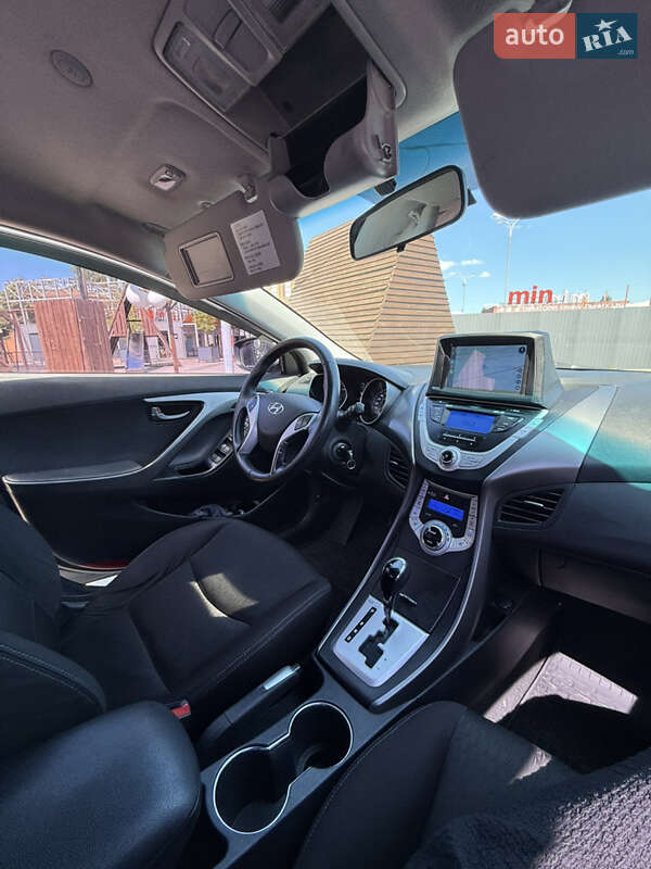 Седан Hyundai Avante 2012 в Киеве
