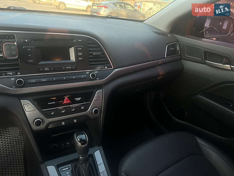 Седан Hyundai Avante 2016 в Одессе