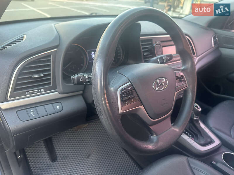 Седан Hyundai Avante 2016 в Одессе