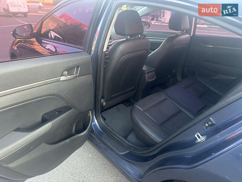 Седан Hyundai Avante 2016 в Одессе