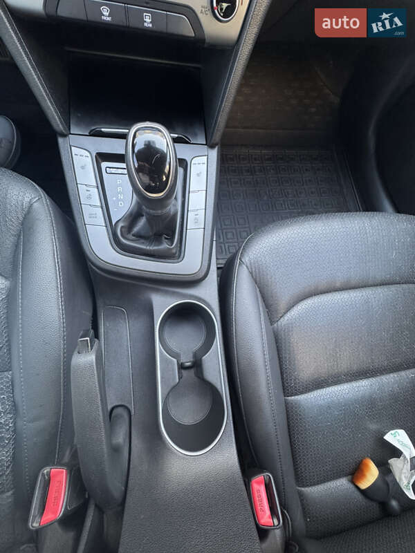 Седан Hyundai Avante 2016 в Кременчуге