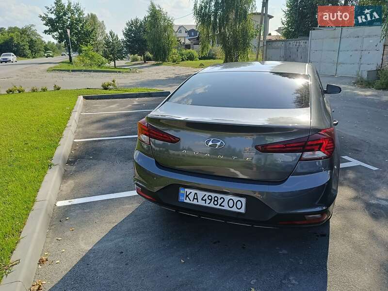 Седан Hyundai Avante 2018 в Буче