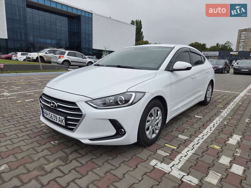 Седан Hyundai Avante 2016 в Одессе