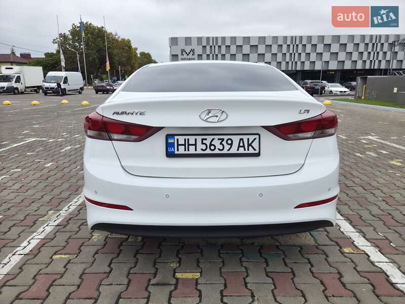Седан Hyundai Avante 2016 в Одессе