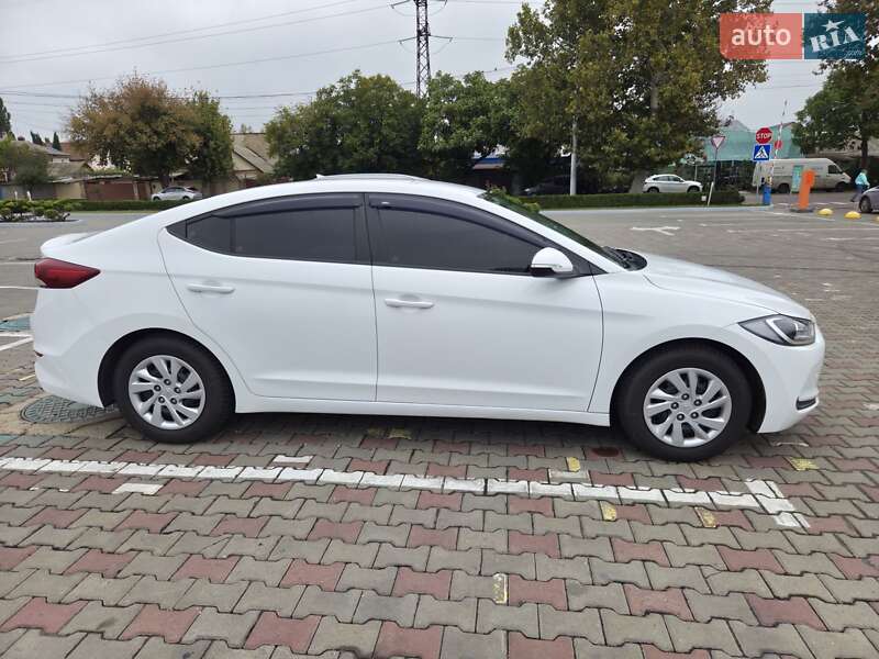 Седан Hyundai Avante 2016 в Одессе