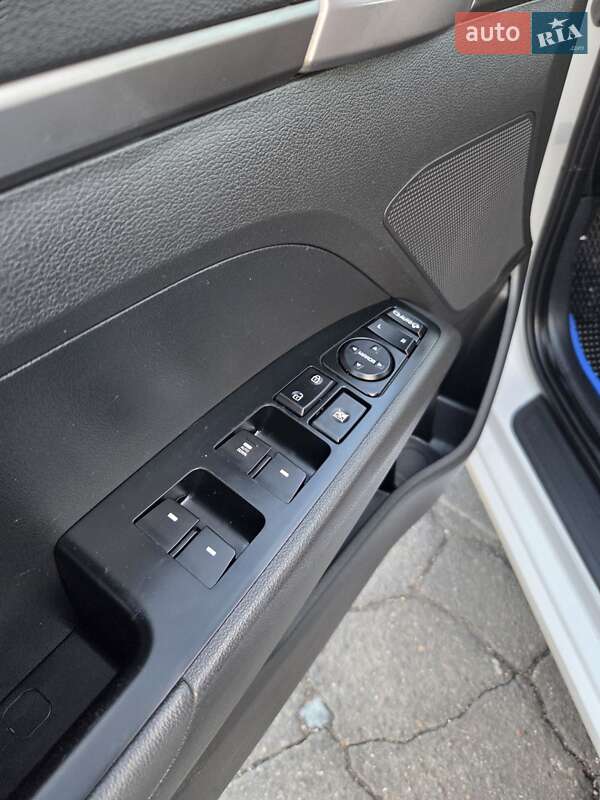 Седан Hyundai Avante 2016 в Одессе