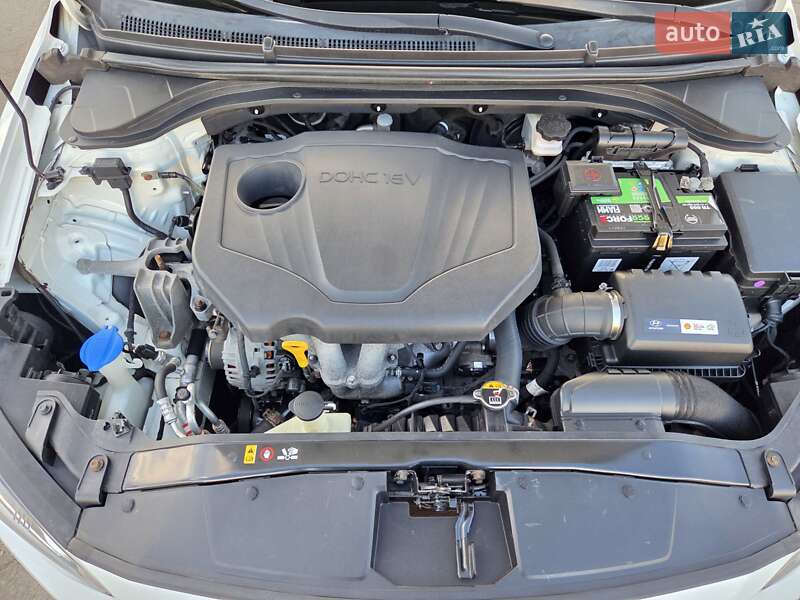 Седан Hyundai Avante 2016 в Одессе