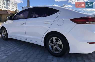 Седан Hyundai Avante 2017 в Петропавловской Борщаговке