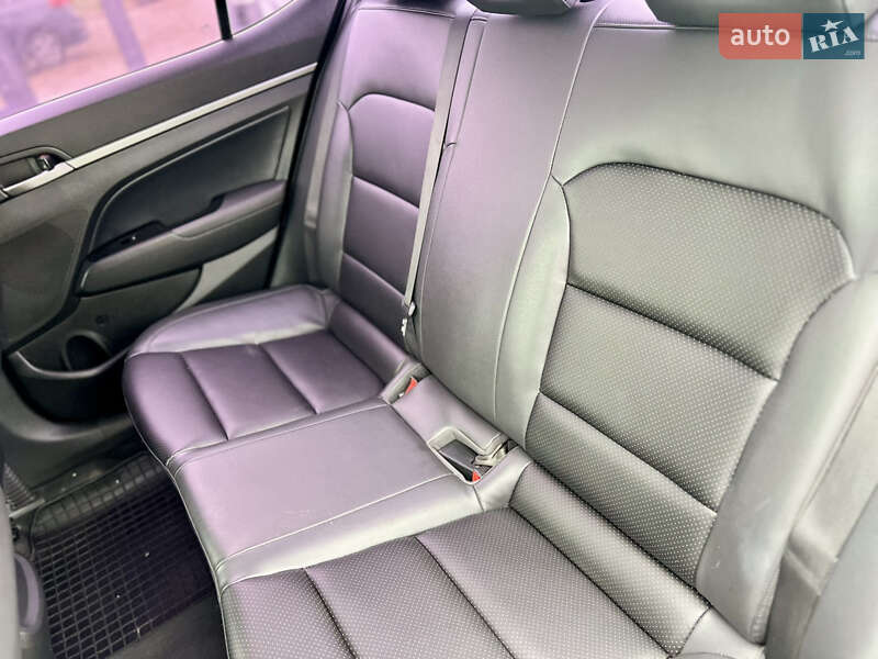 Седан Hyundai Avante 2015 в Києві