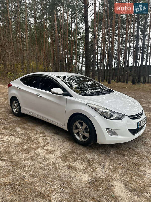 Седан Hyundai Avante 2013 в Киеве