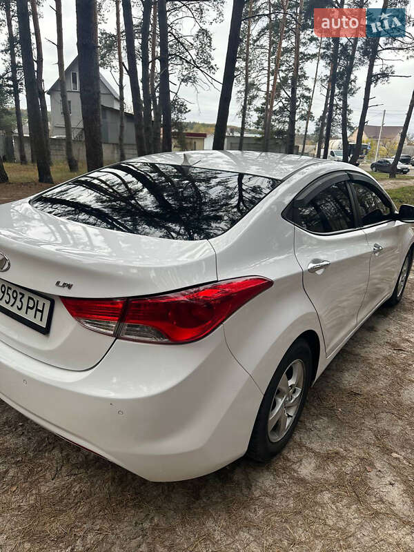 Седан Hyundai Avante 2013 в Киеве