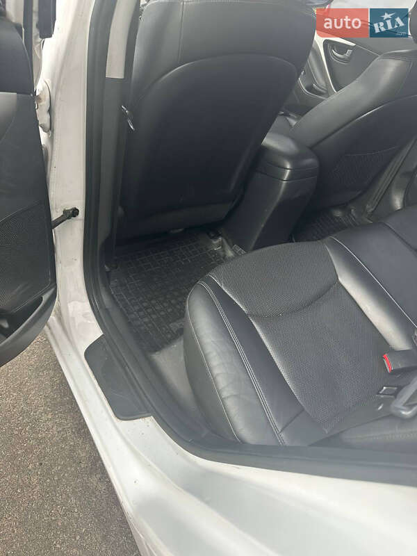 Седан Hyundai Avante 2013 в Киеве