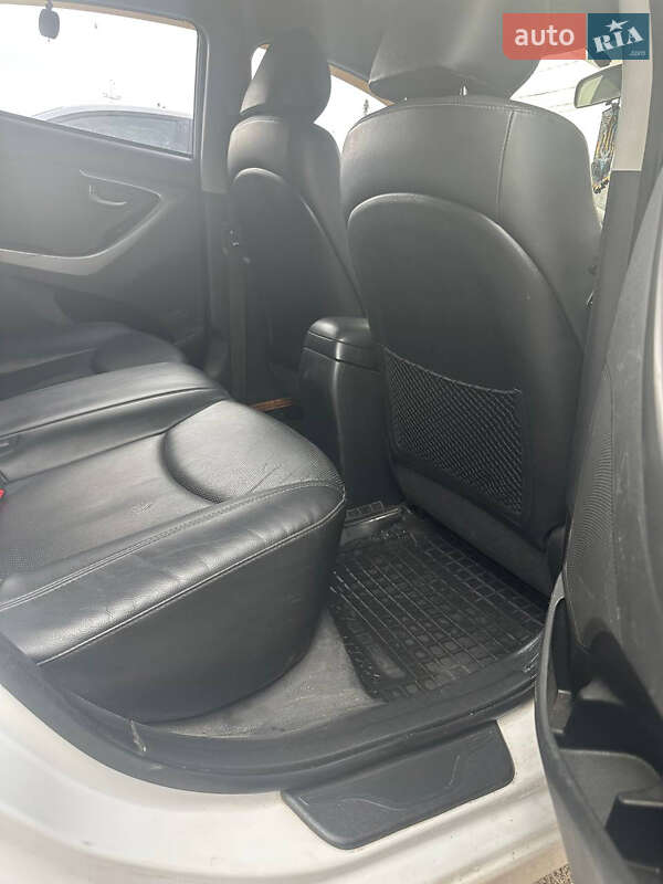 Седан Hyundai Avante 2013 в Киеве