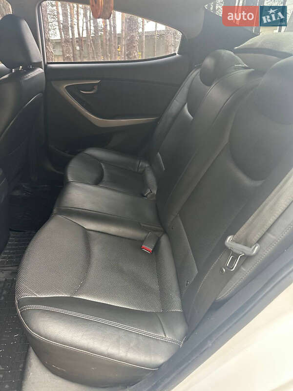 Седан Hyundai Avante 2013 в Киеве