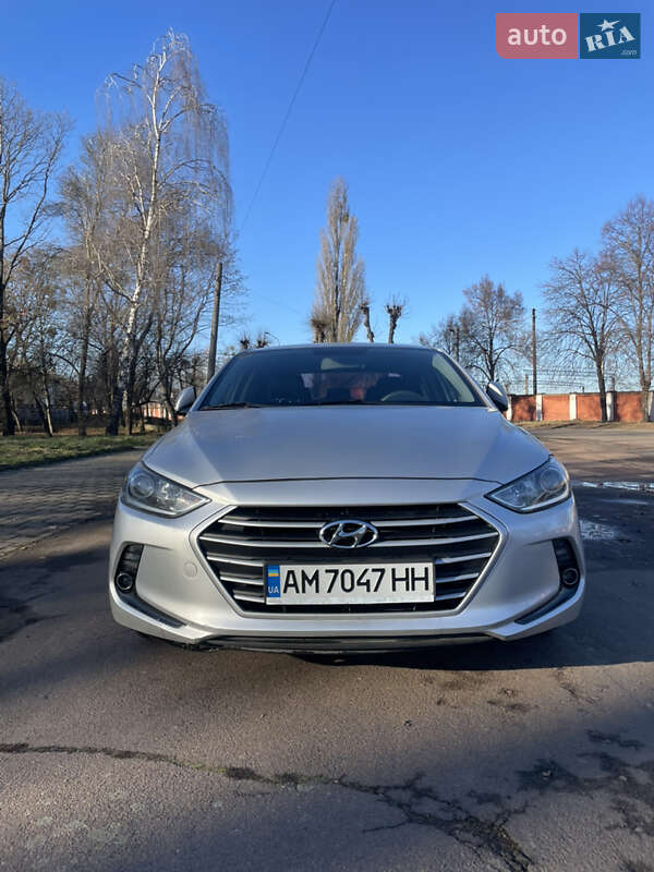 Седан Hyundai Avante 2016 в Коростене