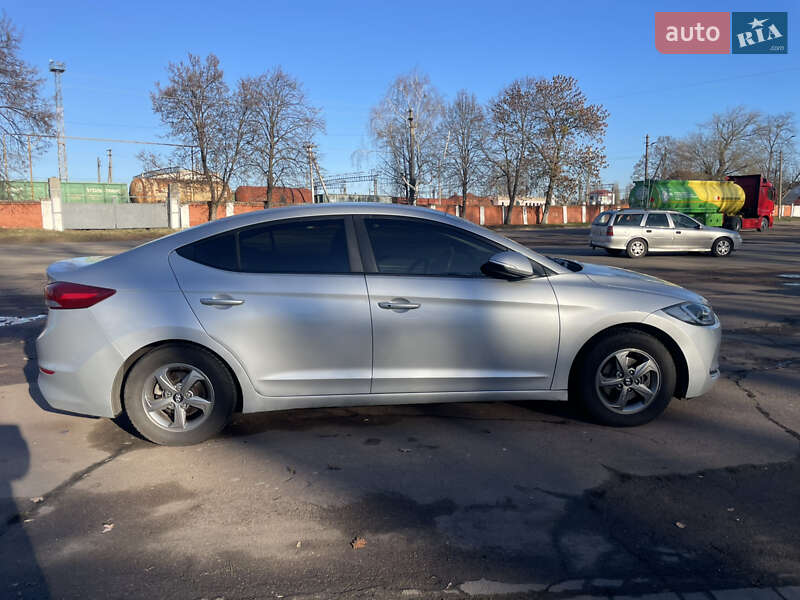 Седан Hyundai Avante 2016 в Коростене