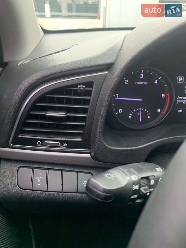 Седан Hyundai Avante 2017 в Киеве