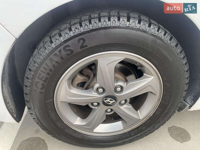 Седан Hyundai Avante 2017 в Киеве