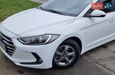 Седан Hyundai Avante 2015 в Киеве