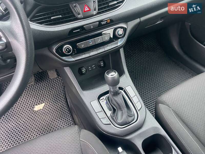 Хэтчбек Hyundai Elantra GT 2019 в Киеве