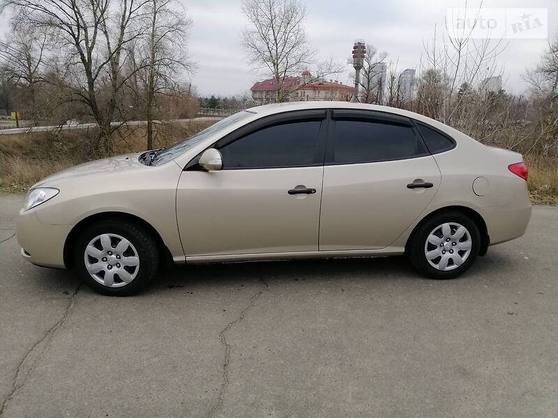 Седан Hyundai Elantra 2010 в Києві