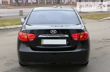 Седан Hyundai Elantra 2010 в Киеве