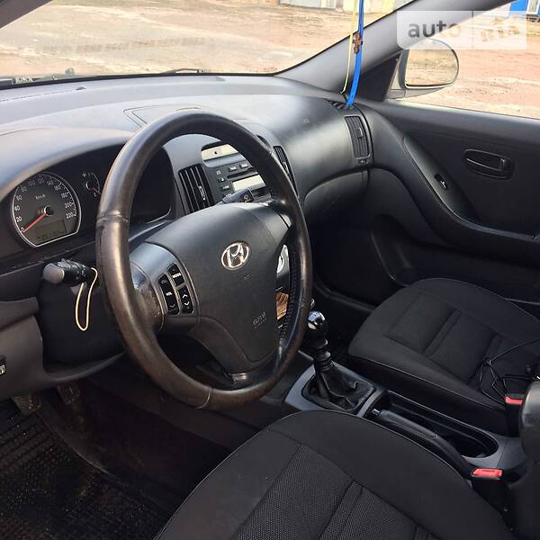 Седан Hyundai Elantra 2008 в Черняхові