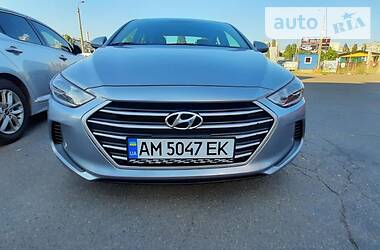 Седан Hyundai Elantra 2017 в 
