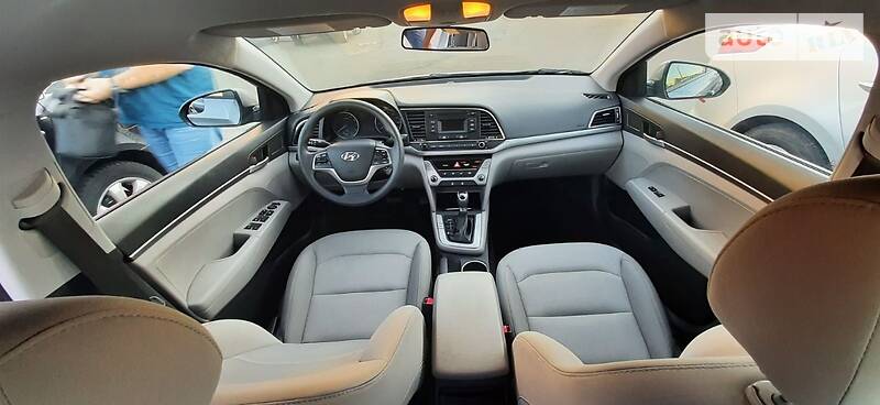 Седан Hyundai Elantra 2017 в Києві