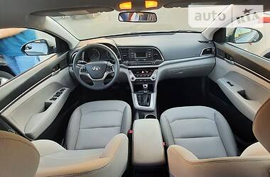 Седан Hyundai Elantra 2017 в 