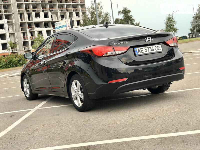 Седан Hyundai Elantra 2015 в Києві