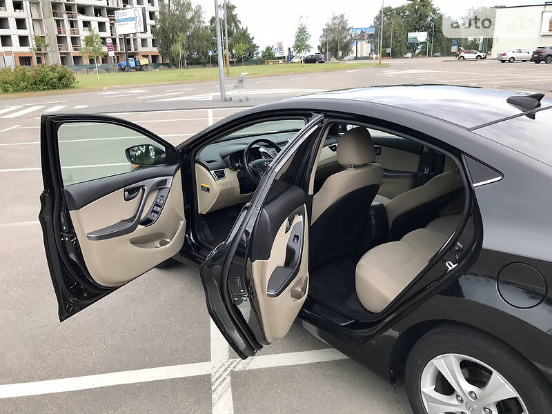 Седан Hyundai Elantra 2015 в Києві