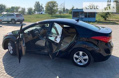 Седан Hyundai Elantra 2013 в Мариуполе