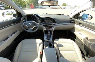Седан Hyundai Elantra 2016 в Херсоне