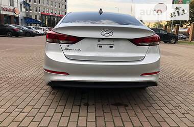 Седан Hyundai Elantra 2016 в Киеве