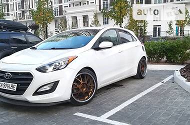 Хэтчбек Hyundai Elantra 2015 в Киеве