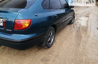 Хэтчбек Hyundai Elantra 2002 в Сарате