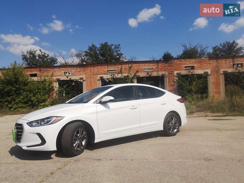 Седан Hyundai Elantra 2018 в Киеве