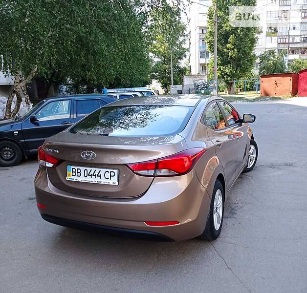 Седан Hyundai Elantra 2015 в Рубежном