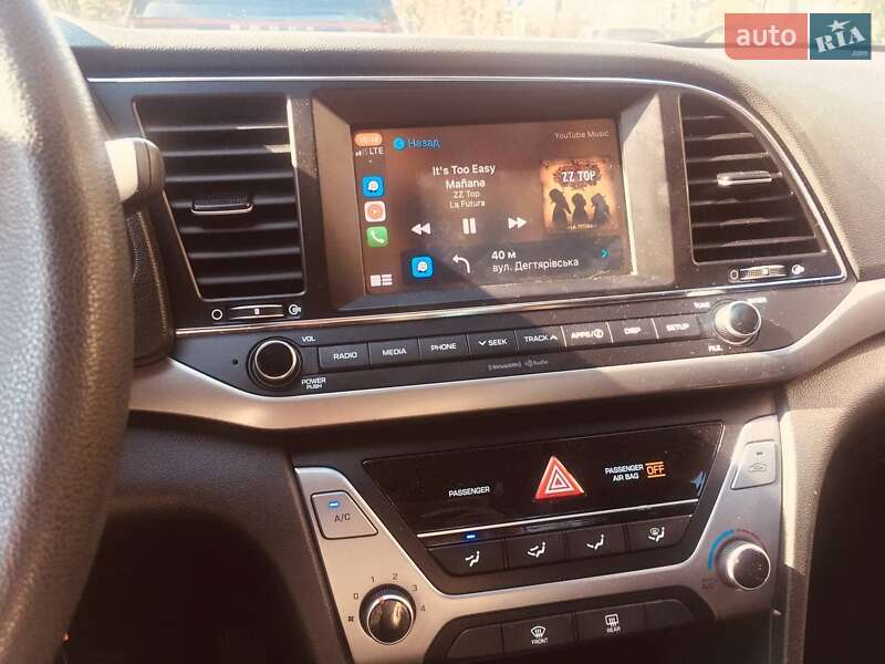 Седан Hyundai Elantra 2018 в Киеве