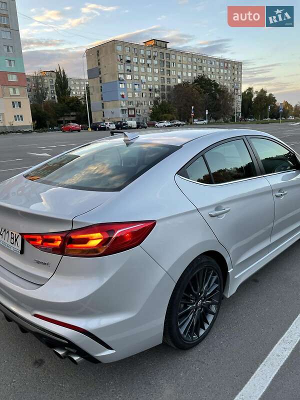 Седан Hyundai Elantra 2017 в Кропивницком