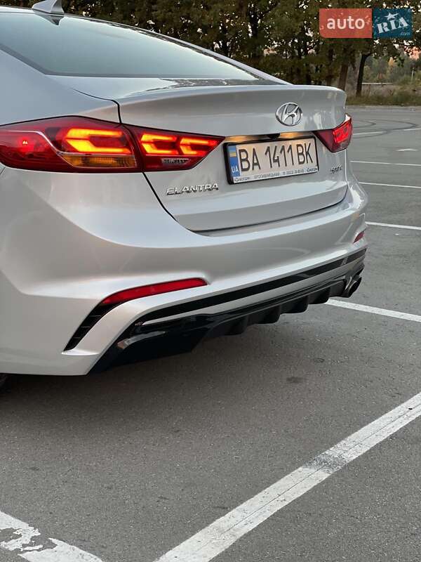 Седан Hyundai Elantra 2017 в Кропивницком