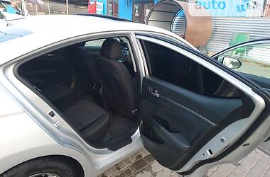 Седан Hyundai Elantra 2018 в Сокирянах
