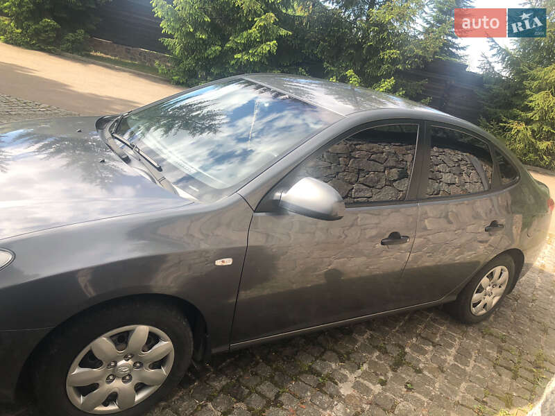 Седан Hyundai Elantra 2008 в Киеве