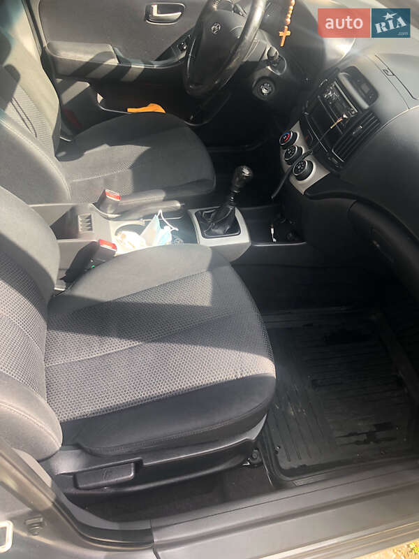 Седан Hyundai Elantra 2008 в Киеве