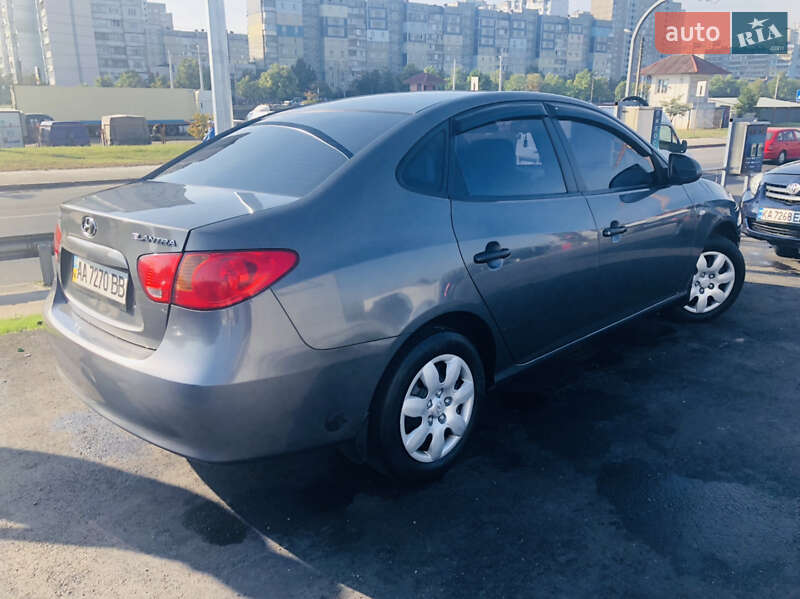Седан Hyundai Elantra 2008 в Киеве